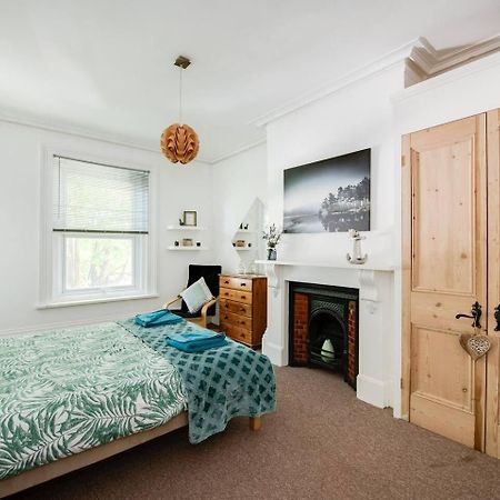 Family Friendly Flat Just Minutes From The Beach! Portsmouth Eksteriør billede