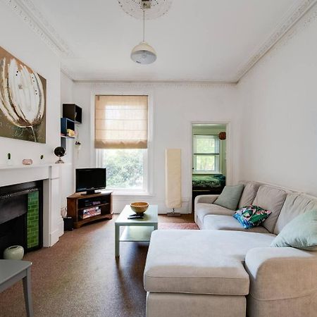 Family Friendly Flat Just Minutes From The Beach! Portsmouth Eksteriør billede