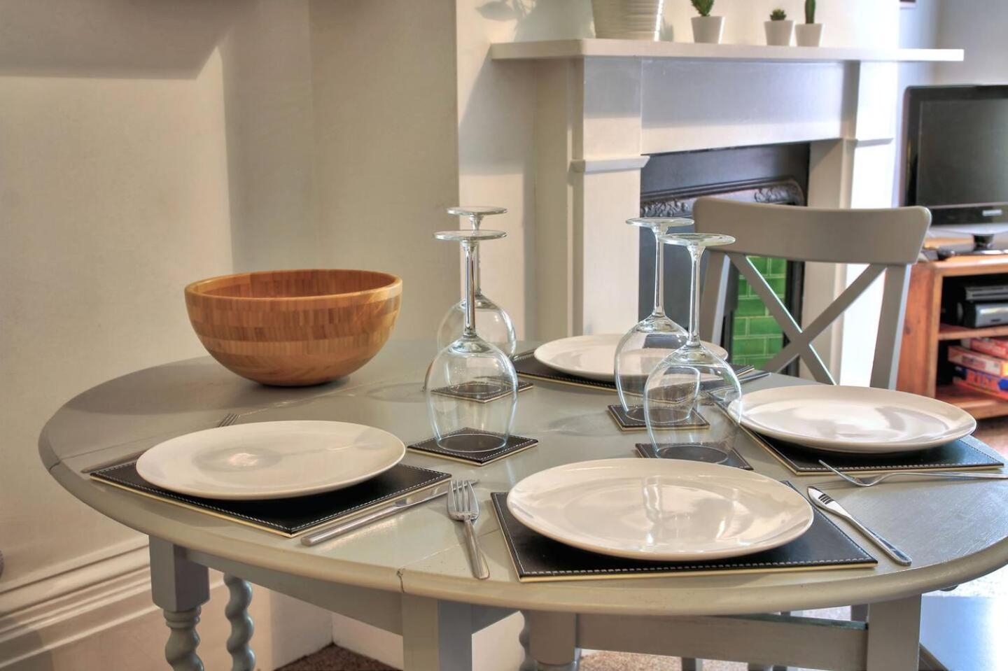 Family Friendly Flat Just Minutes From The Beach! Portsmouth Eksteriør billede