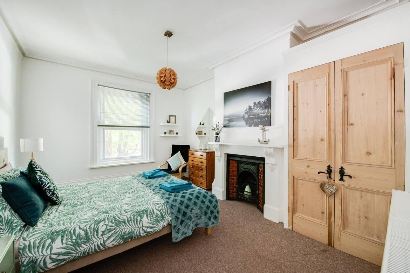 Family Friendly Flat Just Minutes From The Beach! Portsmouth Eksteriør billede