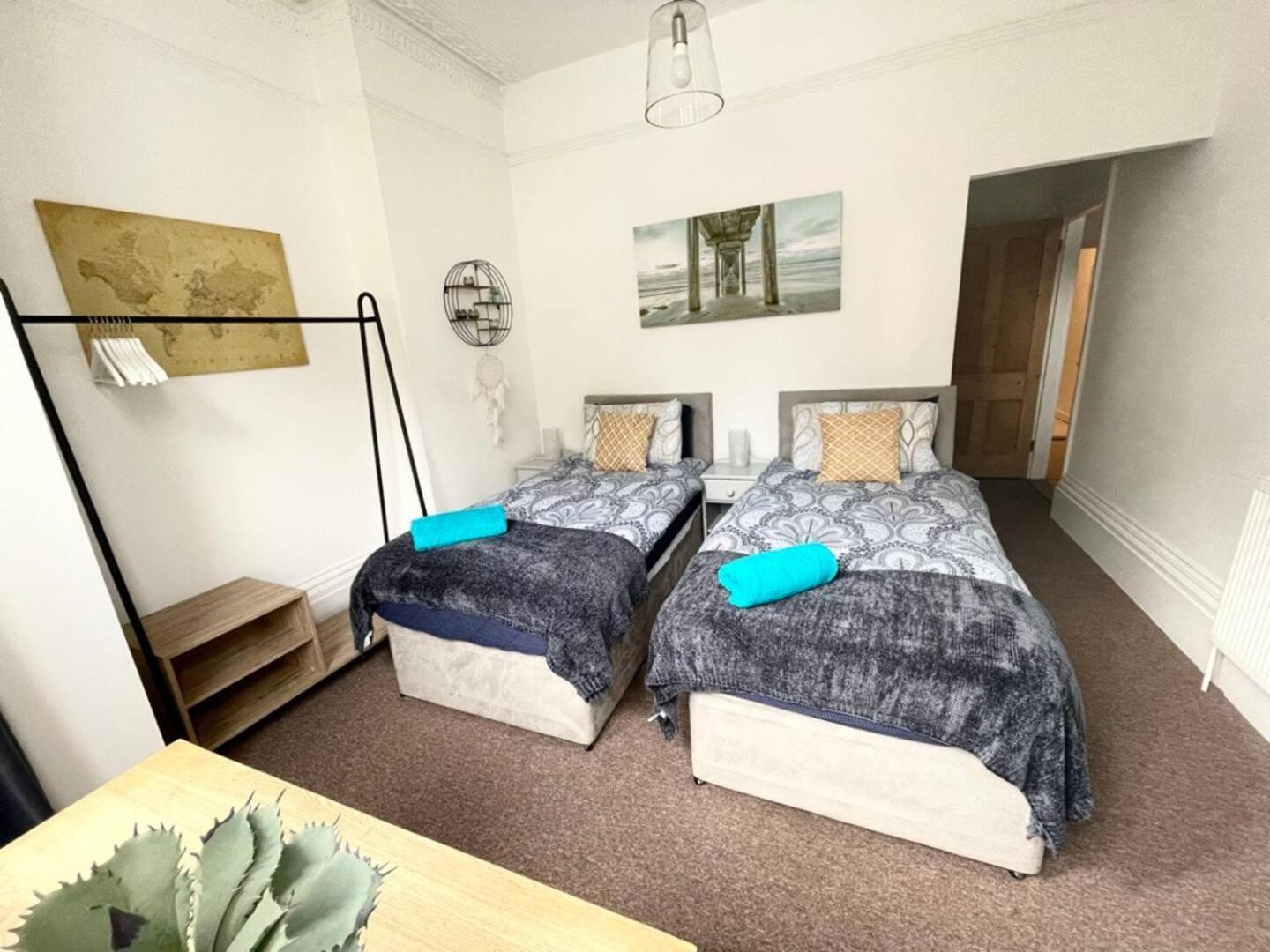 Family Friendly Flat Just Minutes From The Beach! Portsmouth Eksteriør billede