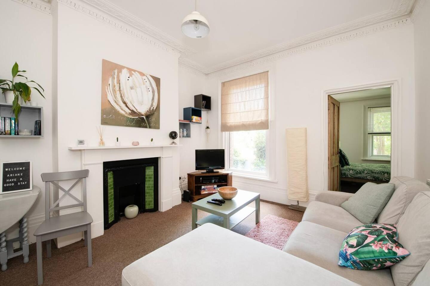Family Friendly Flat Just Minutes From The Beach! Portsmouth Eksteriør billede