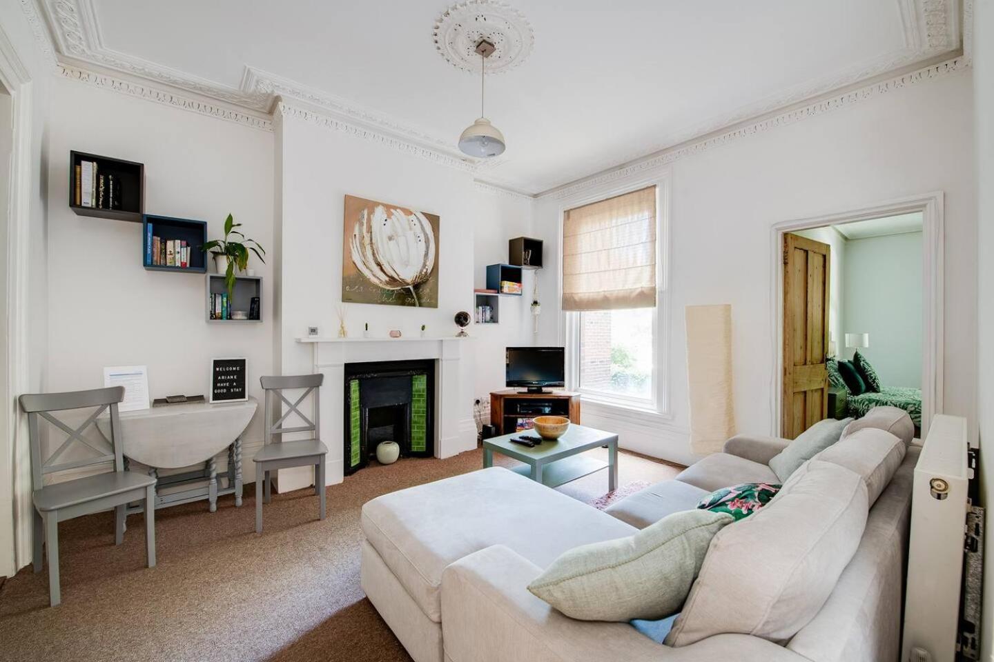 Family Friendly Flat Just Minutes From The Beach! Portsmouth Eksteriør billede