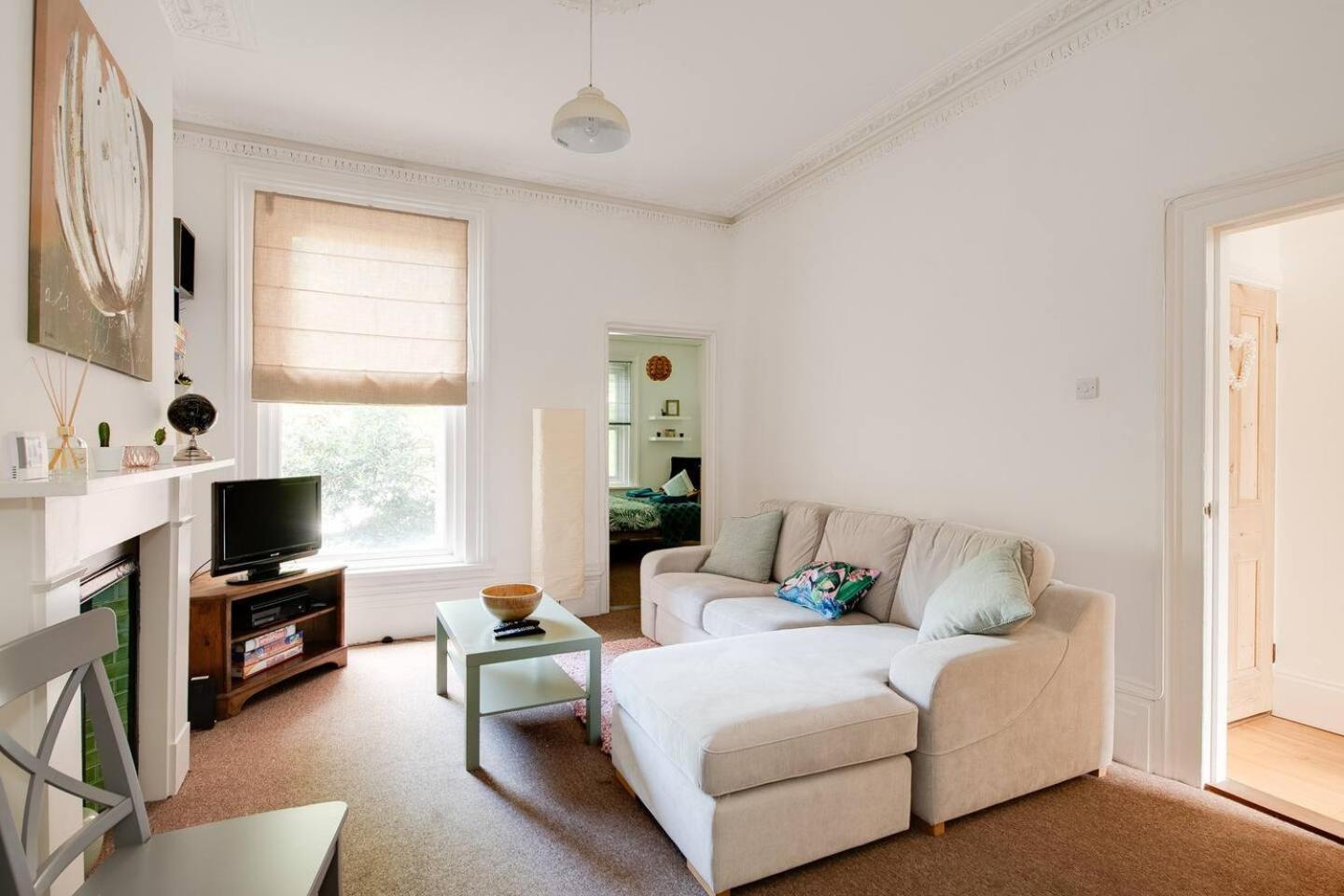 Family Friendly Flat Just Minutes From The Beach! Portsmouth Eksteriør billede
