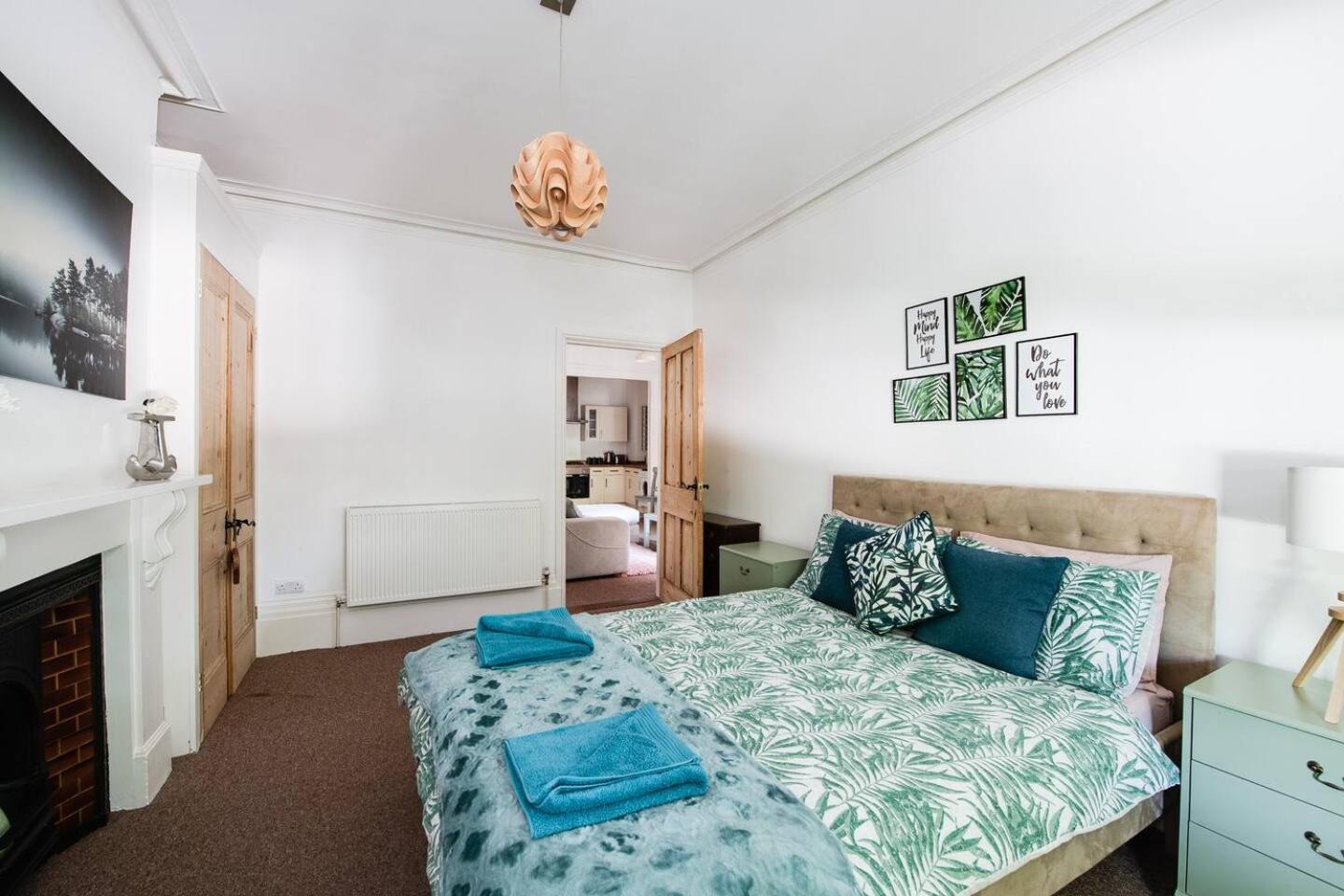 Family Friendly Flat Just Minutes From The Beach! Portsmouth Eksteriør billede