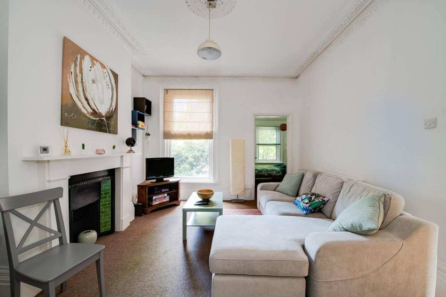 Family Friendly Flat Just Minutes From The Beach! Portsmouth Eksteriør billede