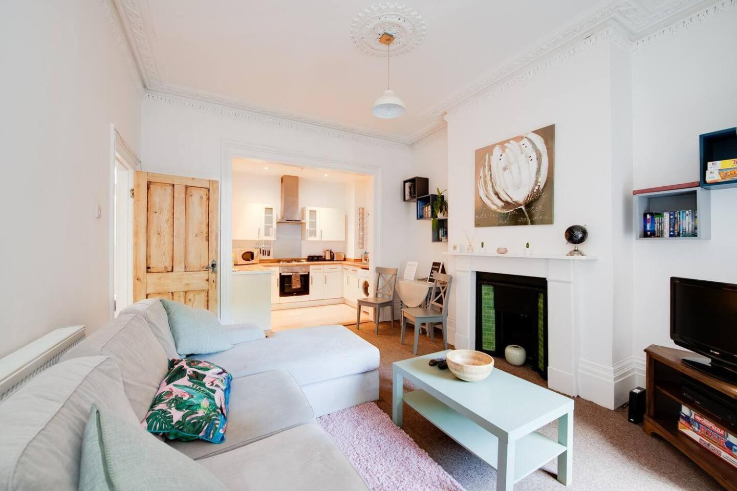 Family Friendly Flat Just Minutes From The Beach! Portsmouth Eksteriør billede